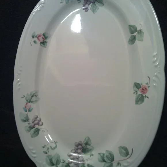 Pfaltzgraff Grapevine platter - Picture 2 of 6